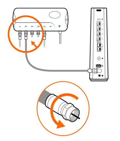 câble coaxial relié à l'amplificateur réseau